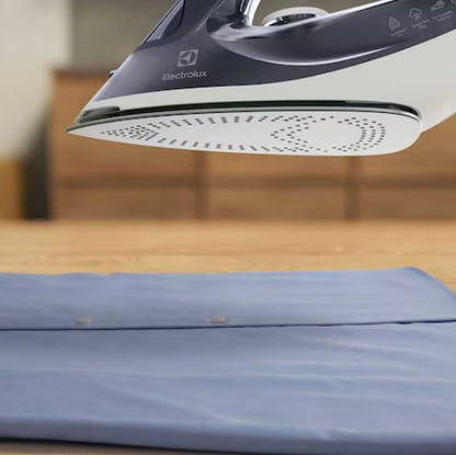 Electrolux 2400 Watt UltimateCare 500 Steam Iron E6SI3-61NW / E6SI361NW Navy White