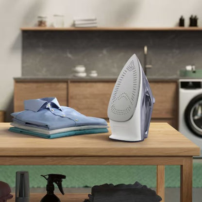 Electrolux 2400 Watt UltimateCare 500 Steam Iron E6SI3-61NW / E6SI361NW Navy White